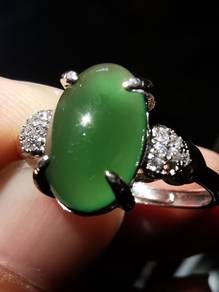 Giok Jadeite Jed Hijau Tua Glassy Ice Burma Gred A