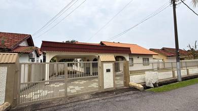 Bungalow House For Sale in Klebang,MLK