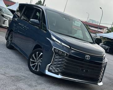 Toyota Voxy S-Z in KLCC, KUL