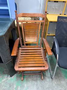 Kerusi malas kayu solid