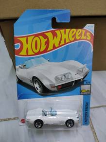 Hotwheels White '72 Stingray Convertible
