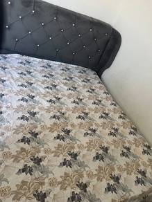 bed with mattress very good condition 