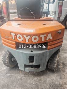 TOYOTA forklift 2 ton