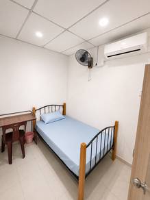 Room in Jelutong, PNG