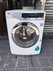 Electrolux front load 2in1 hot washer dryer 11/7.k