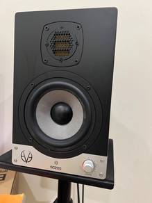 EVE sc-205 speakers (a pair) for sale (stand incl.