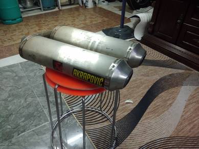 ekzos ducati slip on untuk di jual 