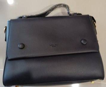 Robin May taiwan slingbag