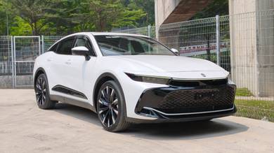 Toyota Crown CROSSOVER RS ADVANCED in Cheras, KUL