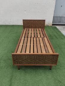 YE99P Katil Kayu Klasik Single Wooden Bed Frame