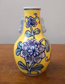small oriental vase with handles
