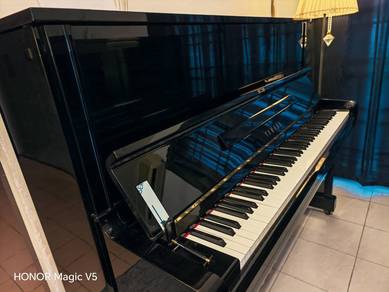 YAMAHA U1A Upright Piano LIKE NEW