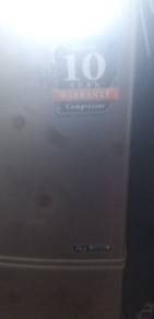 Sharp Peti sejuk