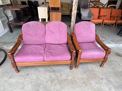 kerusi kayu 2+1. span nipis sikit. as is