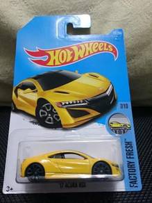 Hotwheels '17 Acura Honda NSX yellow