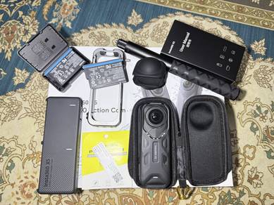 INSTA360 X5 Essentials Bundle - LIKE NEW