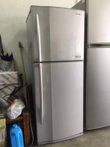 Tohiba 2 doors fridge Peti Sejuk Ais Refrigerator