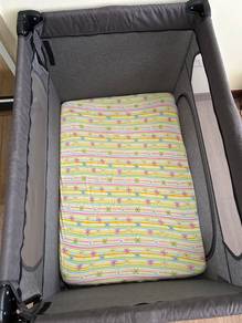 Crolla Baby Cot (Include mattress and bedsheet)