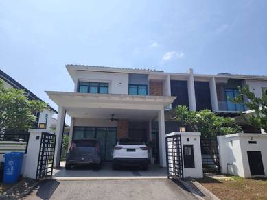 Semi-Detached House For Sale in Shah Alam,SGR