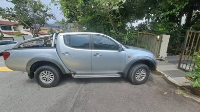 Mitsubishi Triton 4x2 in Bangsar, KUL