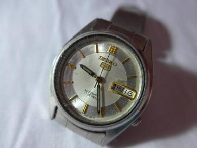 Seiko 5 Automatic 17 Jewels 954382 7009-6001 Watch