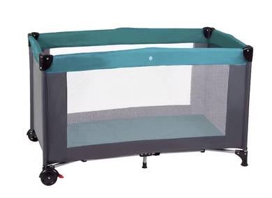 Playpen with wheel