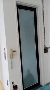 Swing Door Tandas (Aluminium-Kaca)
