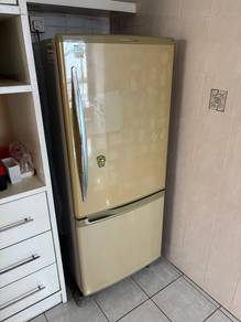 Peti Sejuk / Refrigerator