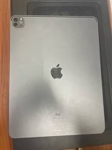 iPad 5th generation M1 Pro 12.9” 129GB with case