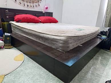 Bed / katil kayu queen