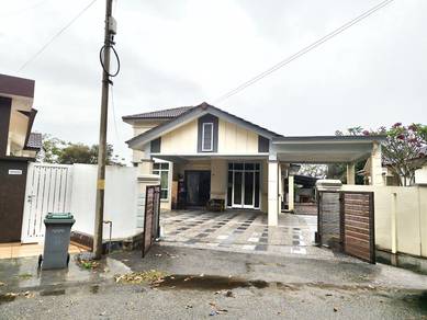 Bungalow House For Sale in Krubong,MLK