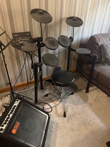 Yamaha DTX Electronic drum kit with amplifier