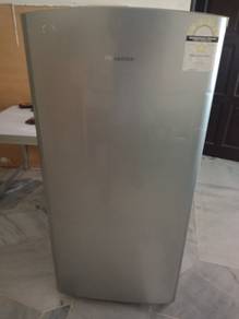 Fridge Medium Peti Ais 
