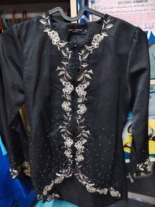 Kebaya hitam with sulam