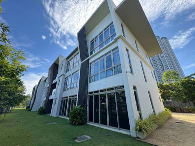 Condominium in Par 3