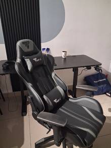 Table and chair for gaming 