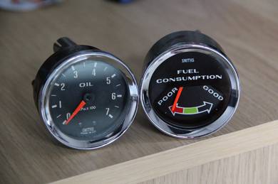 Vintage Smiths gauges. vacuum gauge & oil pressure