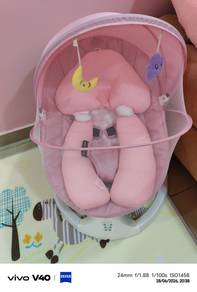 Electric baby swing