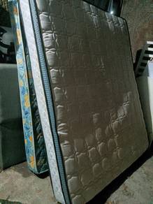 tilam queen like new