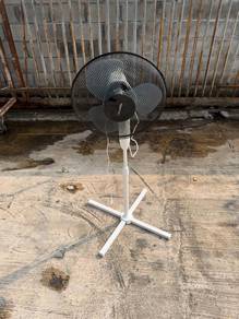Floor Standing Fan Kipas Berdiri