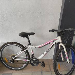 White LERUN REVO bike