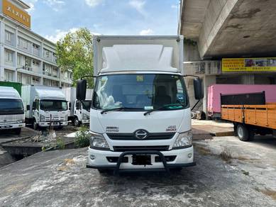 hino xzu720 box 17 kaki