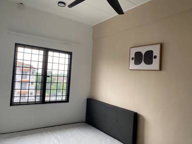 Room in Kota Kemuning, SGR