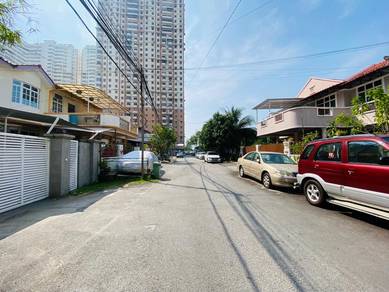 Semi-Detached House For Sale in Jelutong,PNG