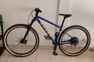 Selling CHEAP,Like NEW Marin Pine Mountain 1 Bike 