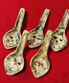 OLD. Very, very OLD CHINESE PORCELAIN SPOONS