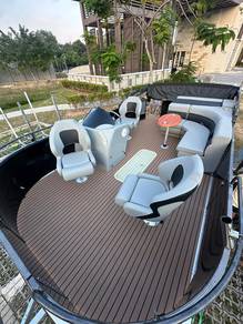 Pontoon Boat 17 ft
