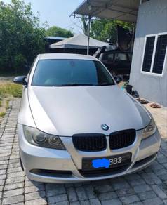 BMW 325i 25i (CBU) in Butterworth, PNG