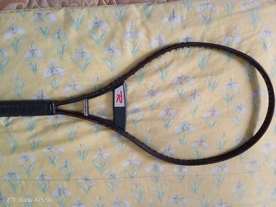 Tennis racket