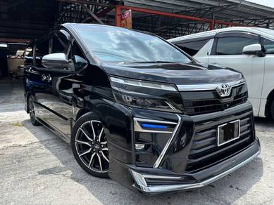 Toyota Voxy ZS KIRAMEKI in Jalan Kuching, KUL